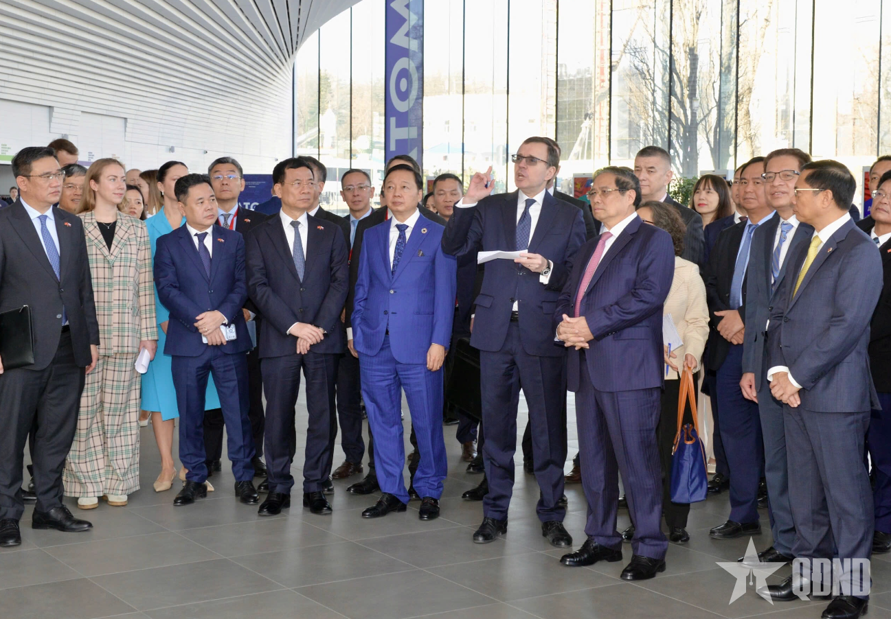 Thủ tướng Phạm Minh Chính thăm Khu Triển lãm hạt nhân, Trung tâm Điều khiển tàu điện ngầm